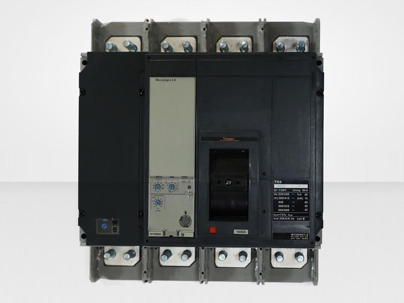 70 KA 4 pole 1600A Circuit Breaker